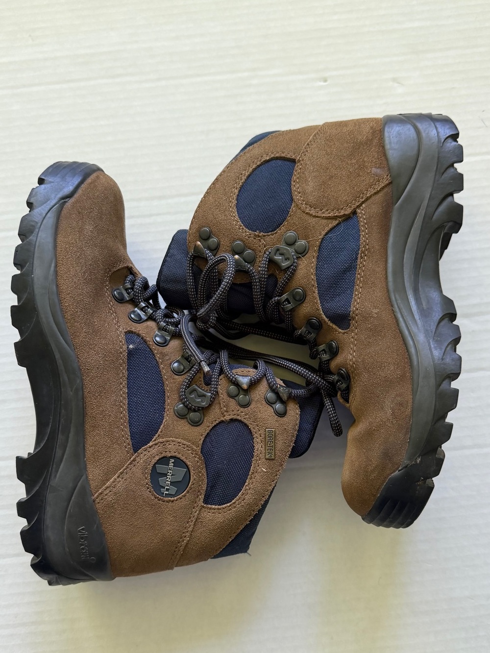 Merrell Hiking Boots Womens Size 7 Brown Gore-Tex Vibram Quest 2 Nubuck Outdoor